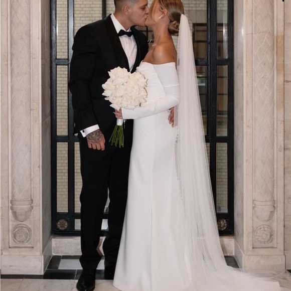 Princess Veils “Whisper Veil” on a Metal Comb. - Picture 4 of 5